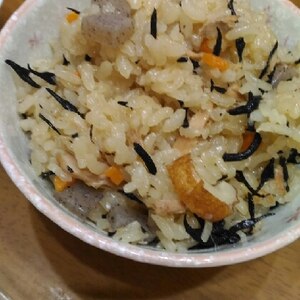 ツナとひじきと人参の炊き込み御飯